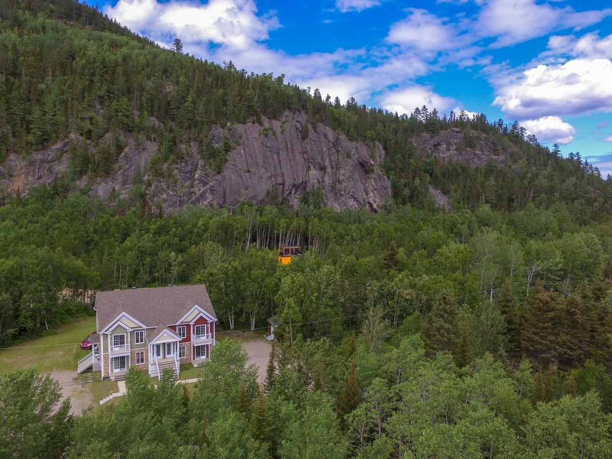 Entre Roc Et Montagne Leilighet LʼAnse-Saint-Jean Eksteriør bilde