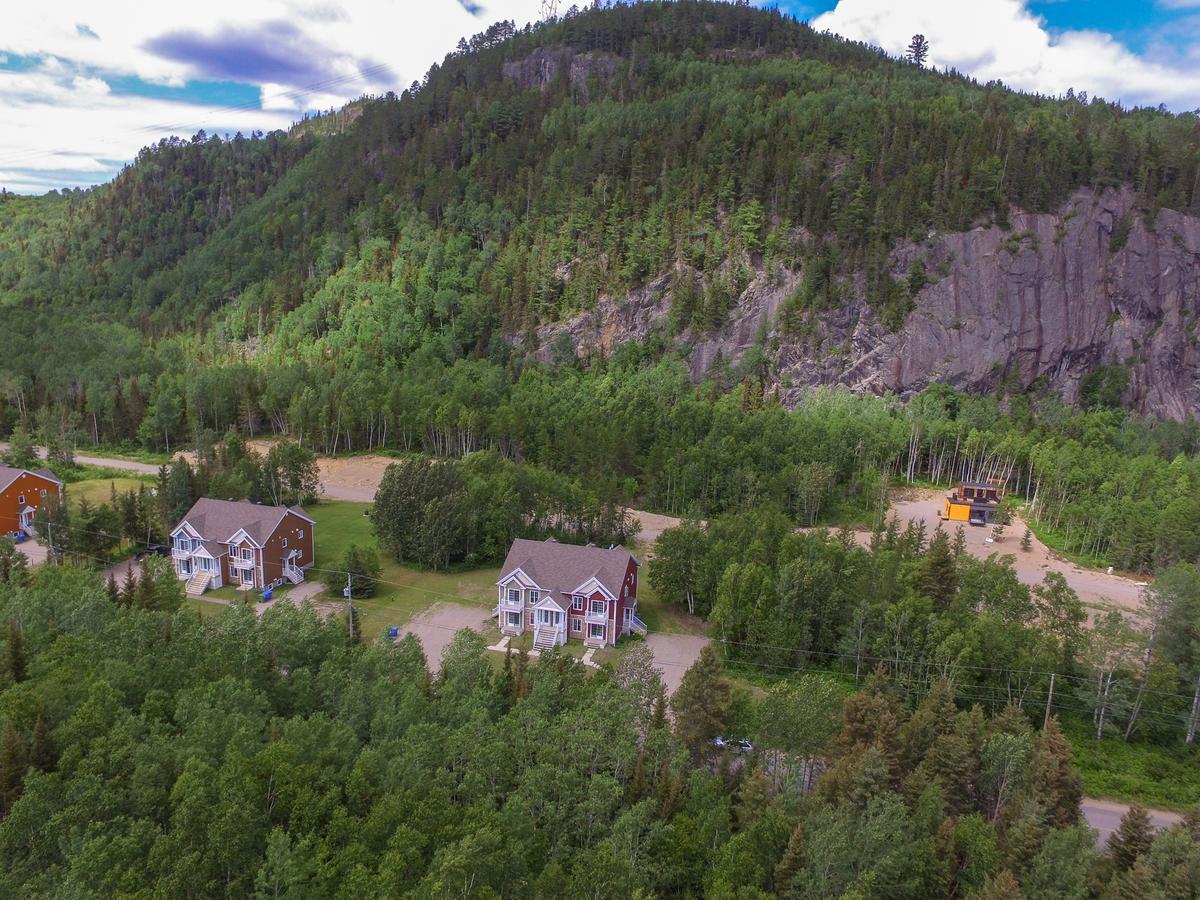 Entre Roc Et Montagne Leilighet LʼAnse-Saint-Jean Eksteriør bilde