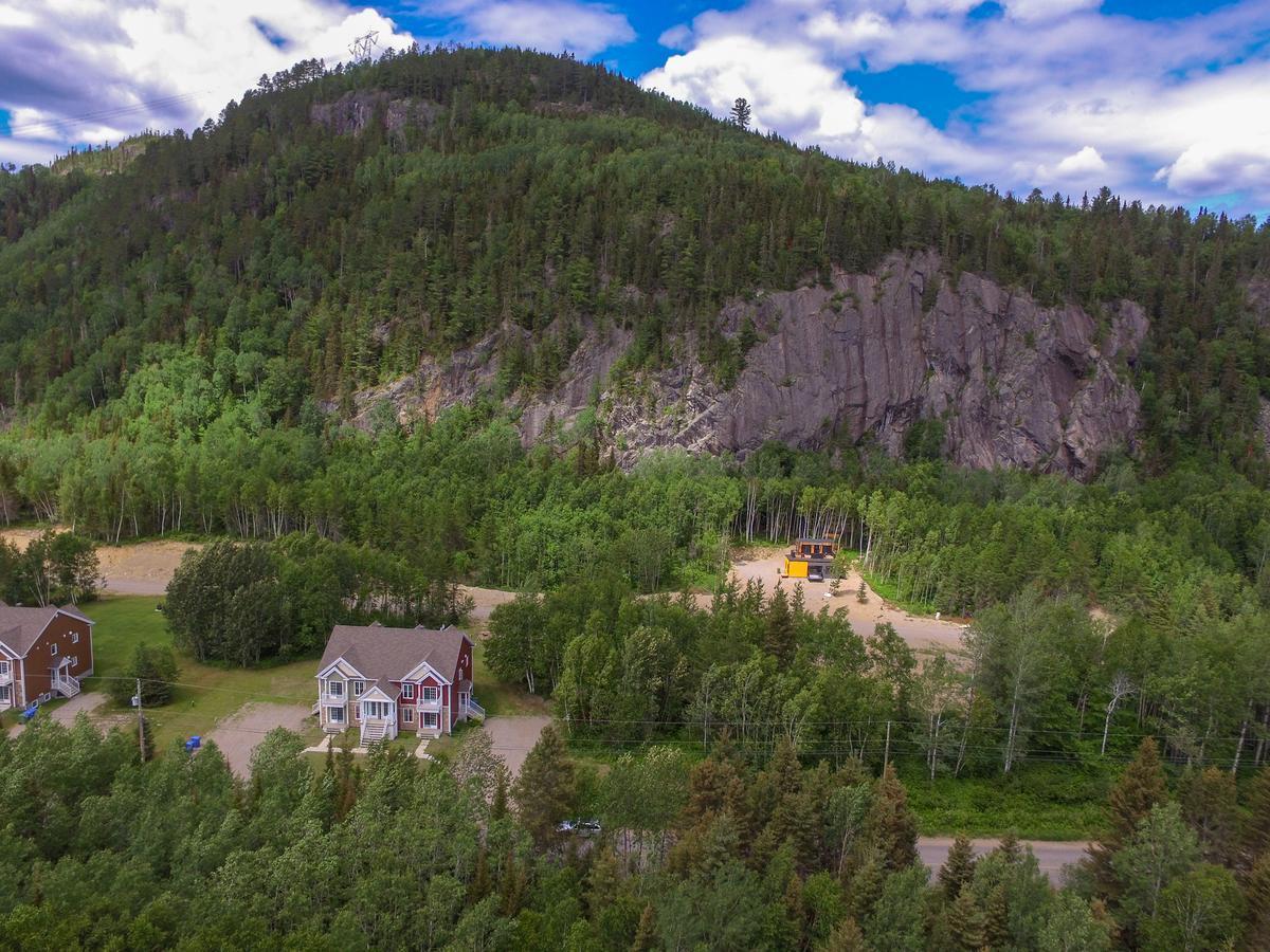 Entre Roc Et Montagne Leilighet LʼAnse-Saint-Jean Eksteriør bilde